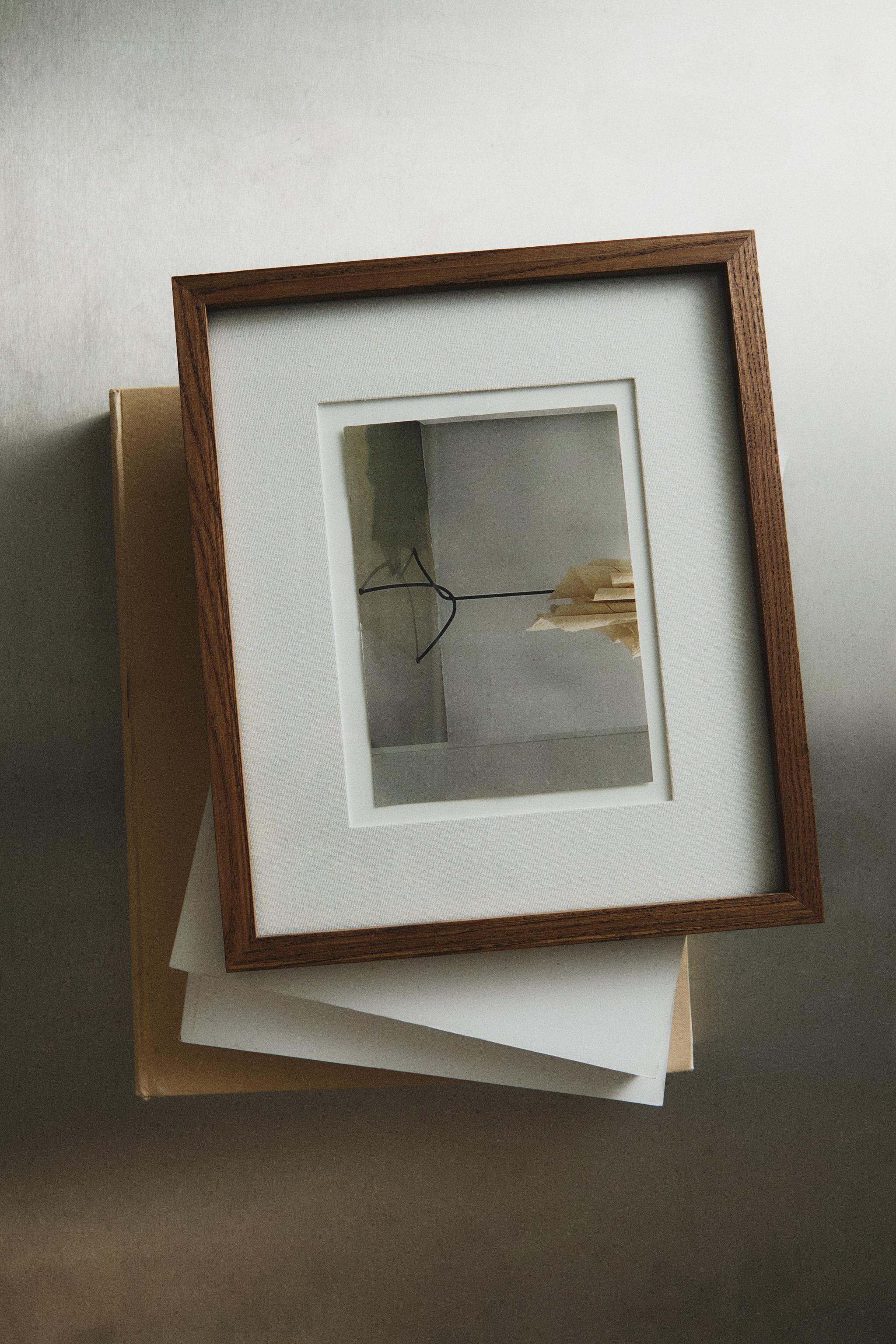 WOOD AND LINEN PICTURE FRAME